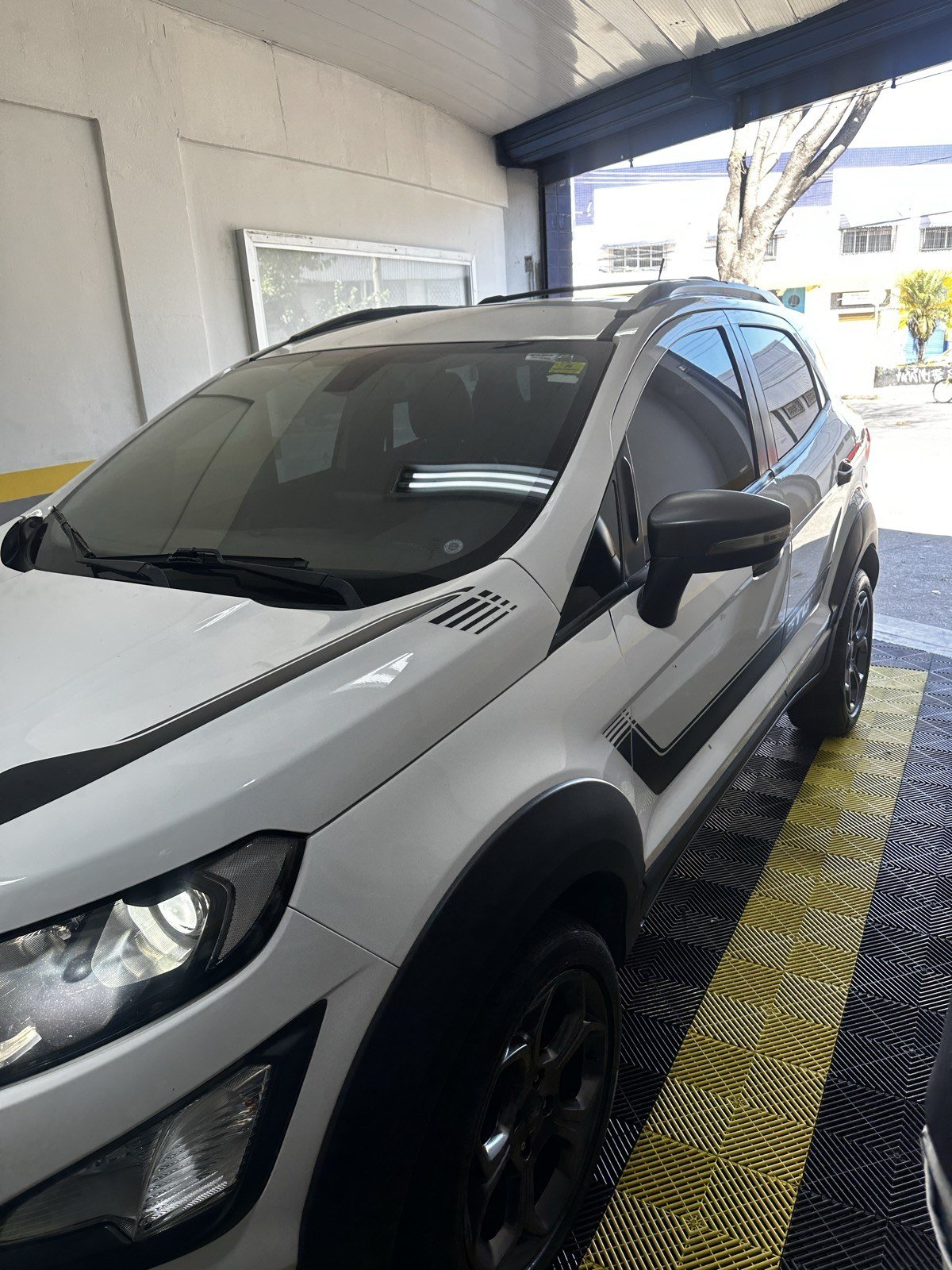Aplicação de película automotiva Black Prime Films
